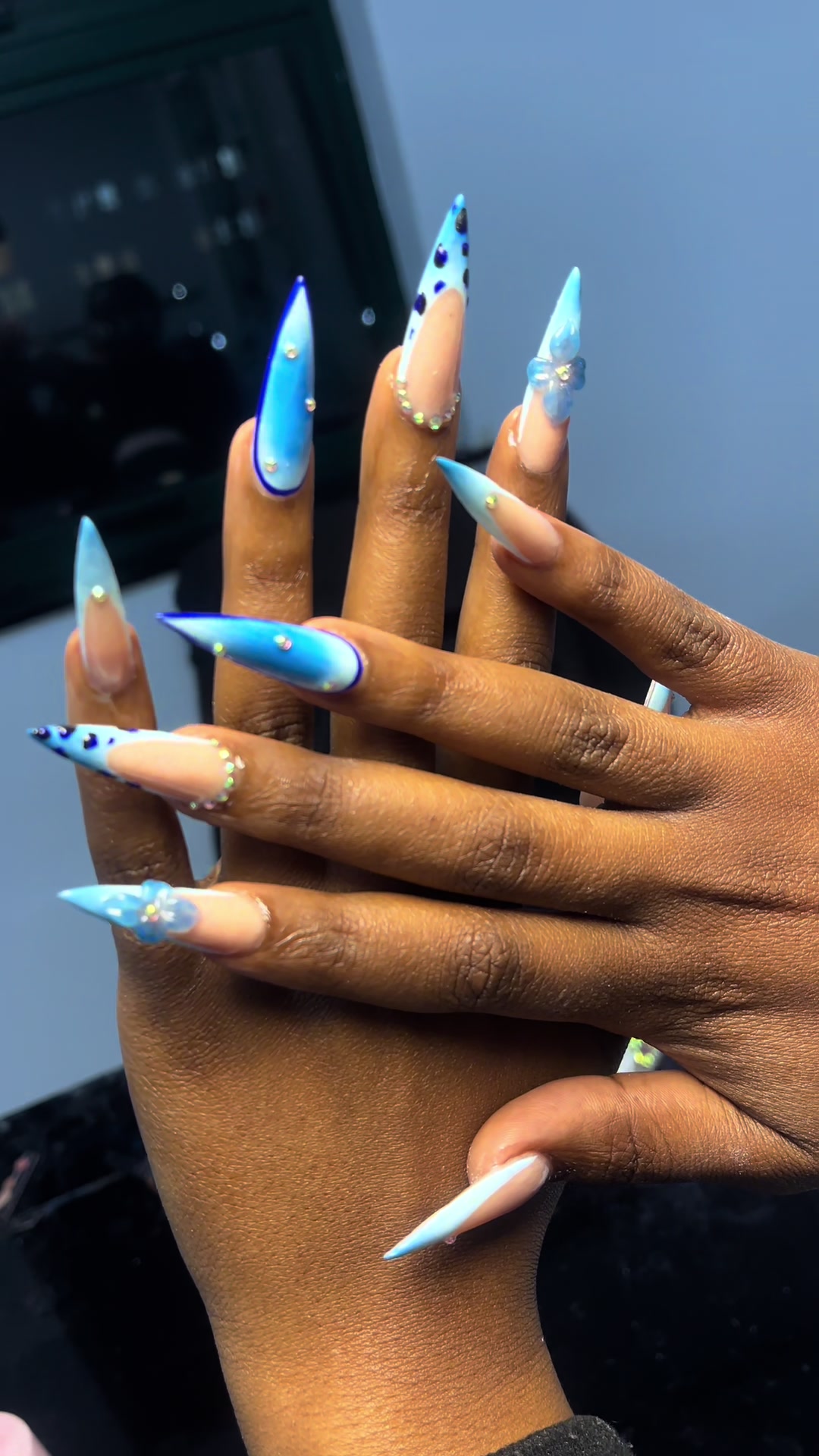 @adenailss