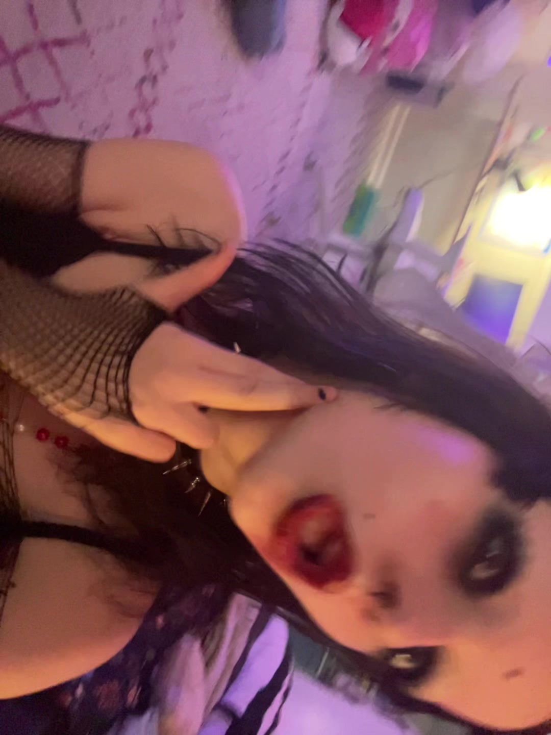 @ğr0tesk_ 𐕣