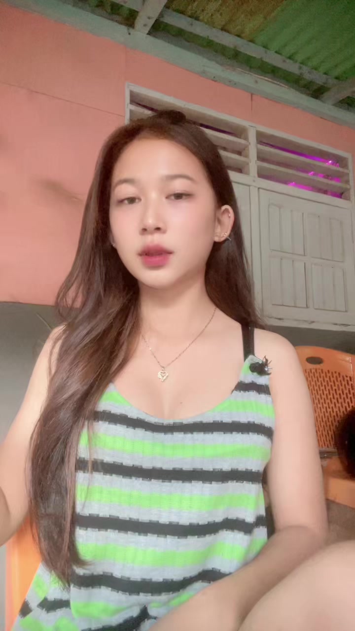 @𝒱