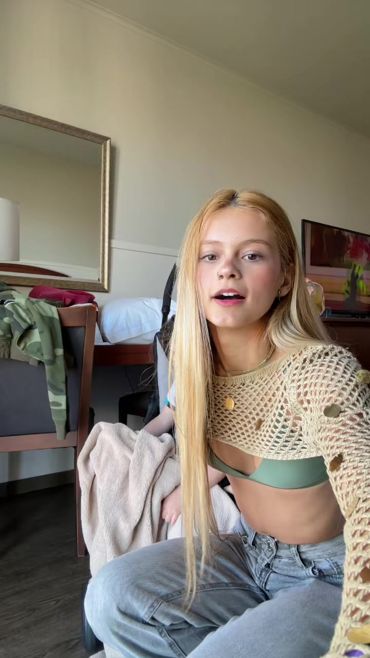 @Clara_branquinhoo