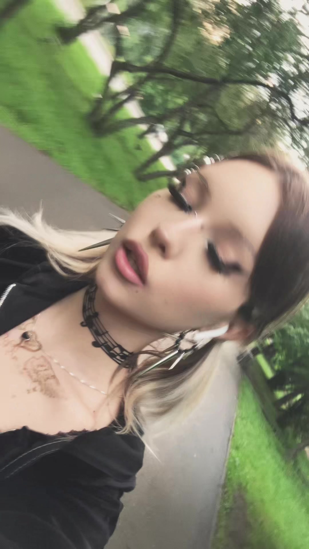 @белая