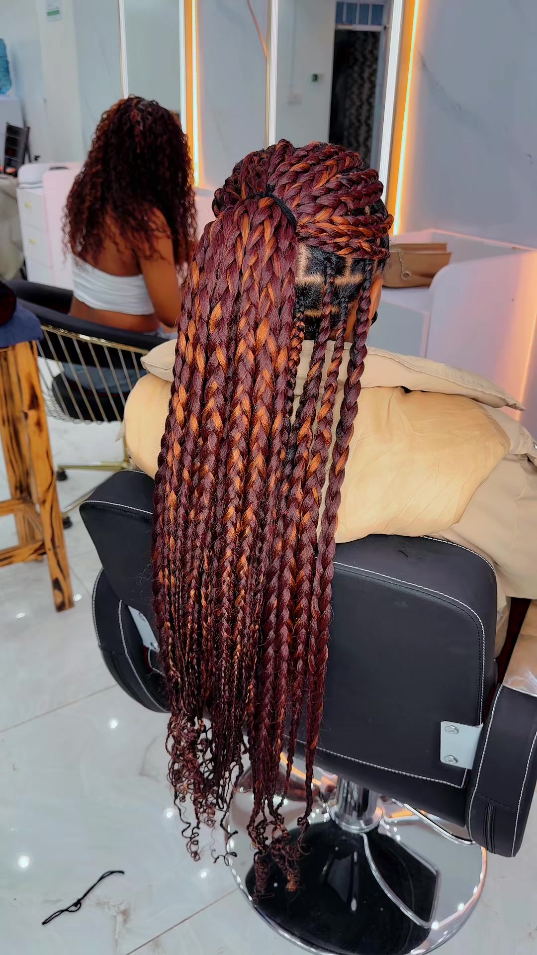 @GEECURLY SALON