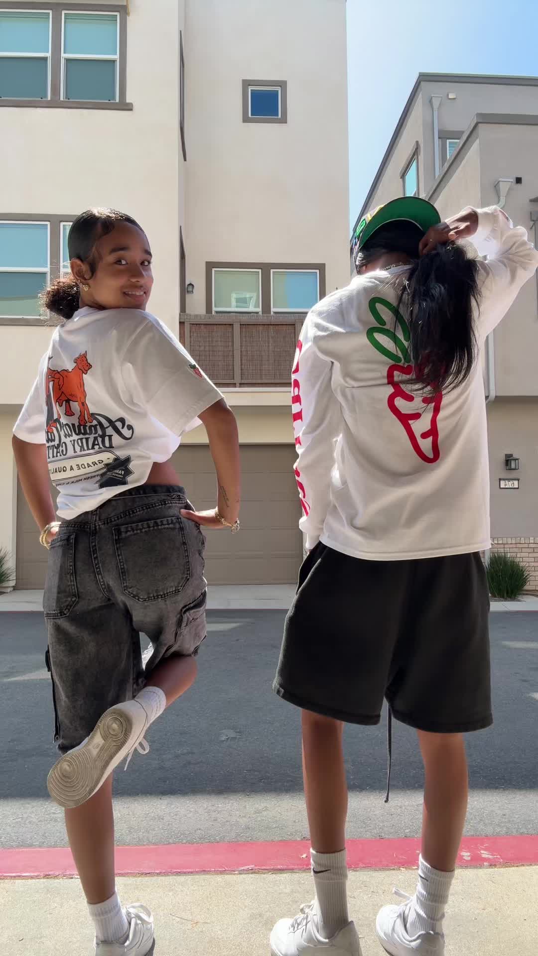 @👩🏽&zwj;❤️&zwj;💋&zwj;👩🏽