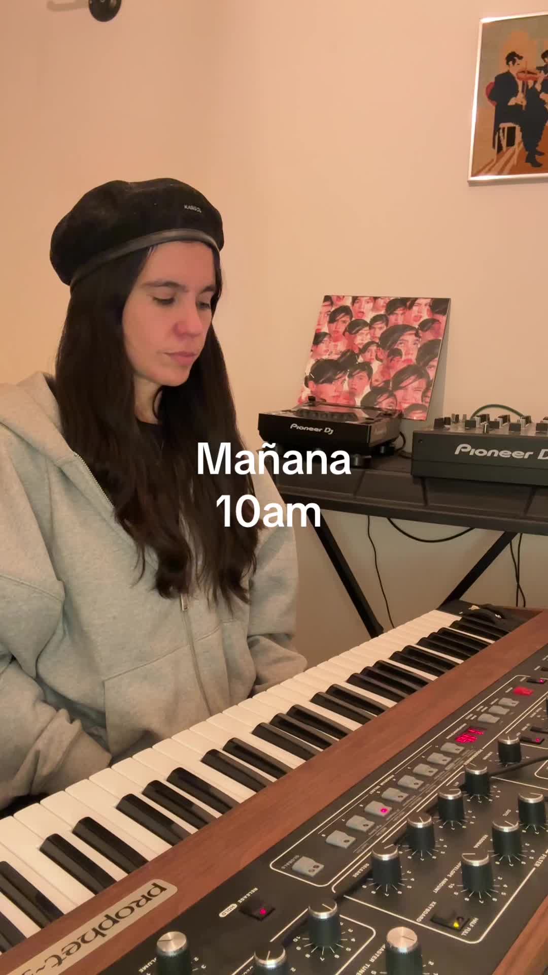 @Javiera Mena