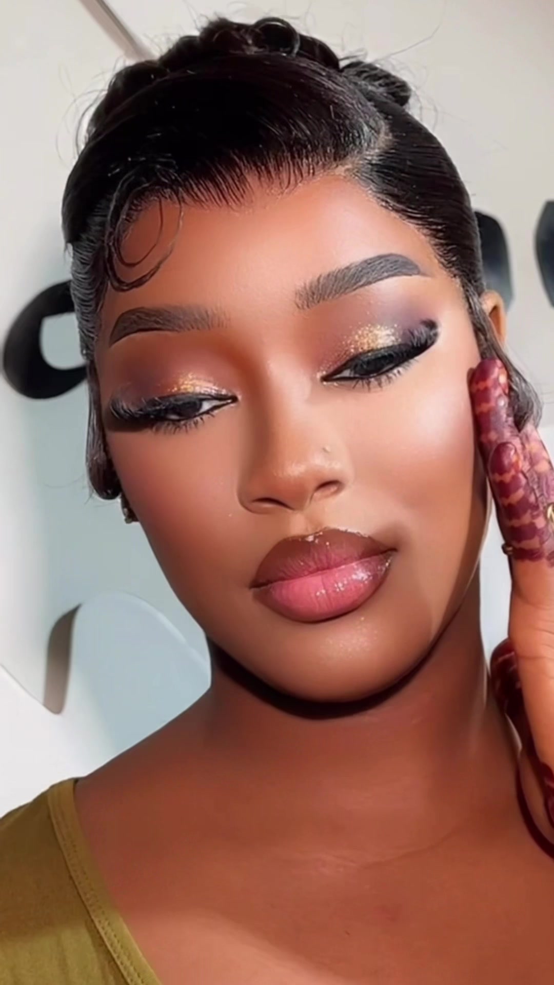 @Dija_and_Aisha