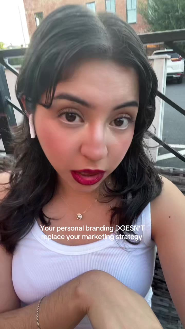 @Vanessa ➺ Marketing + Sales