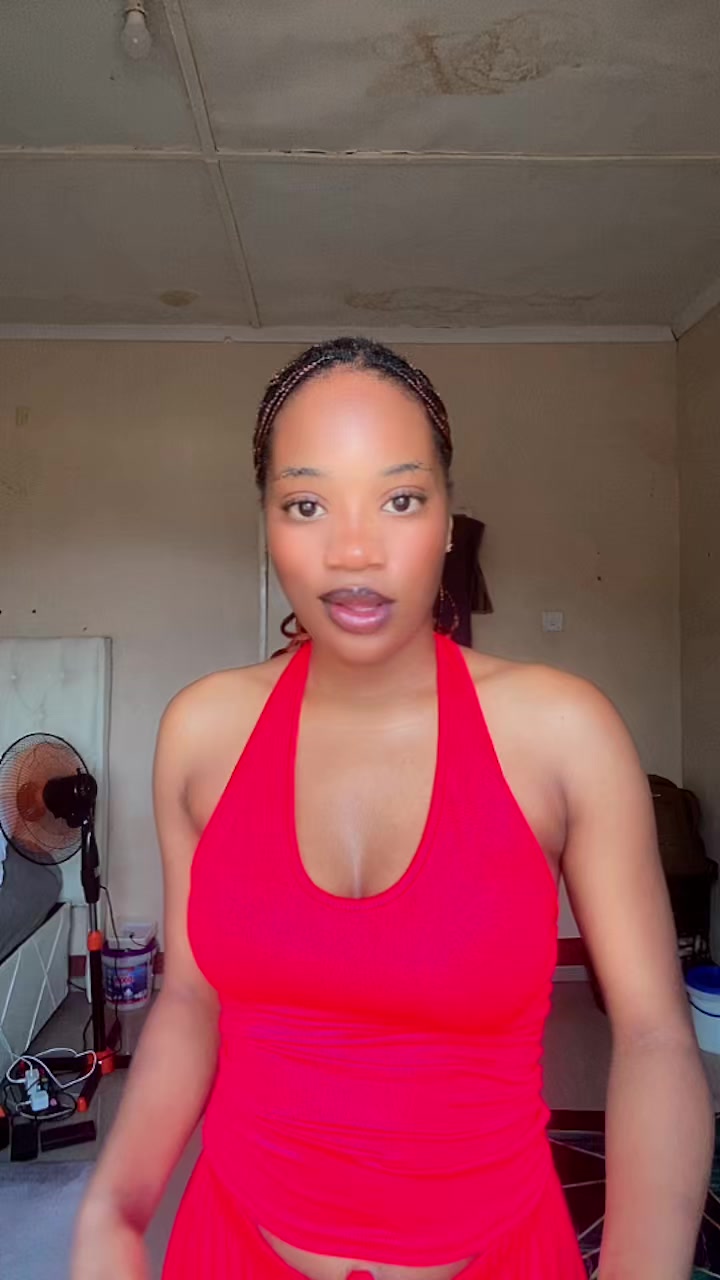 @tanishakayz