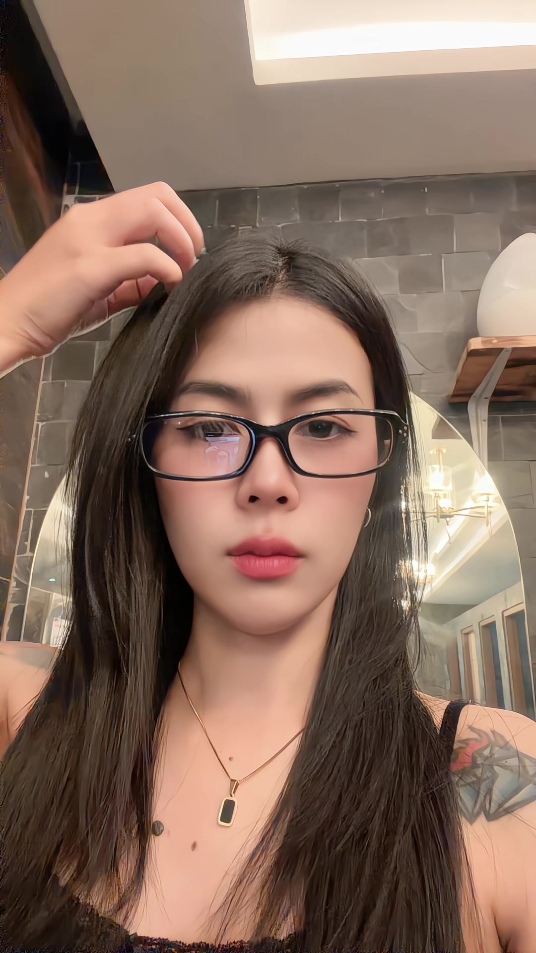 @สาวแนนที่ชอบแว่นตา