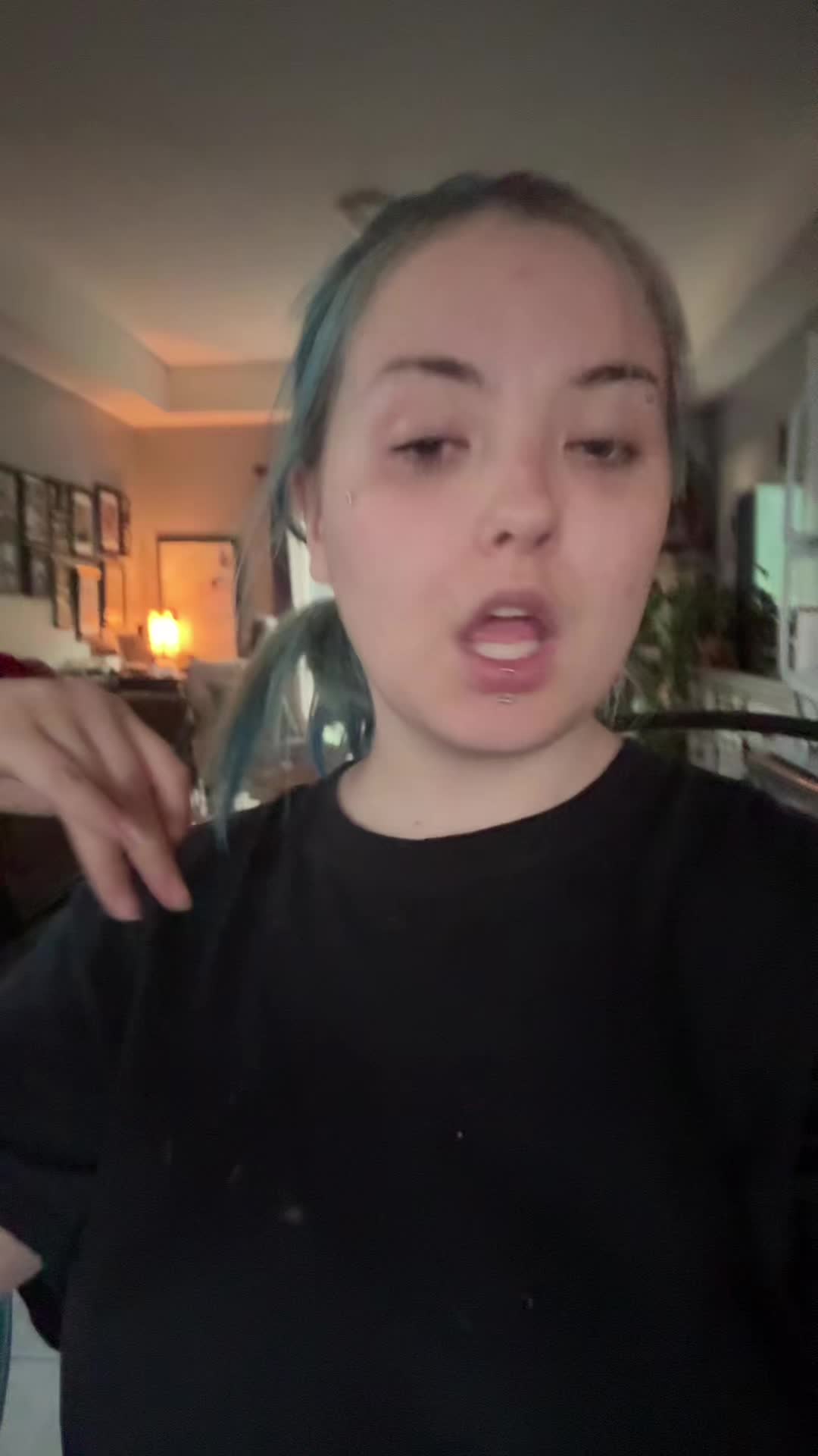 @thatbluehairbaddie