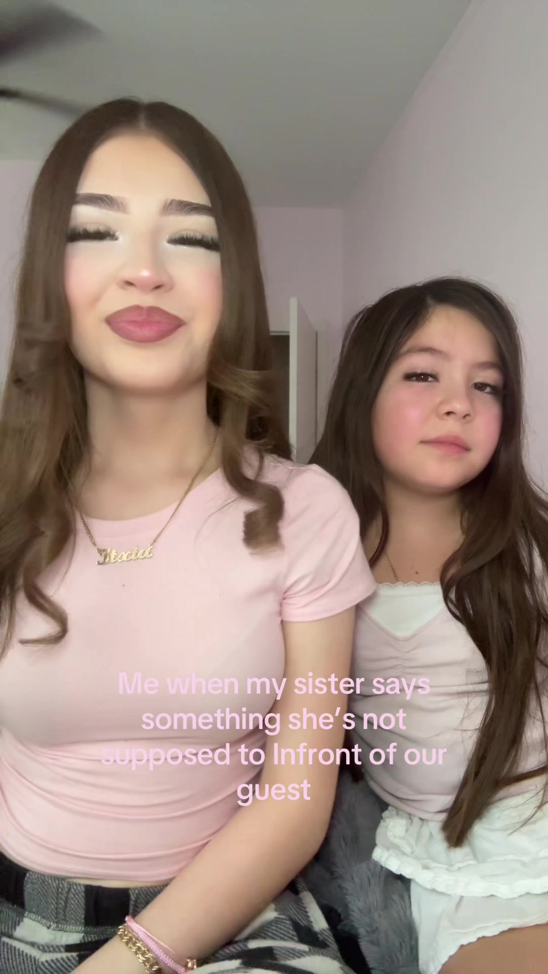 @Deliciaasisters