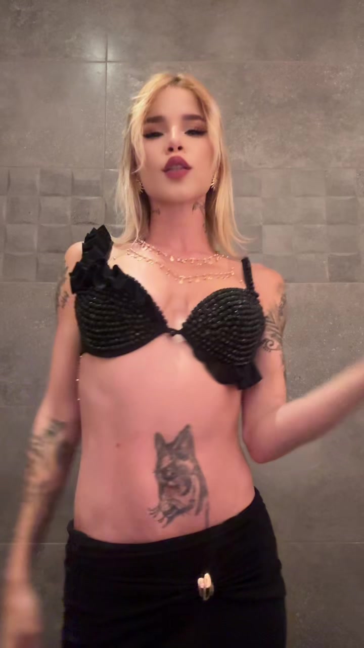 @Daniela🧸
