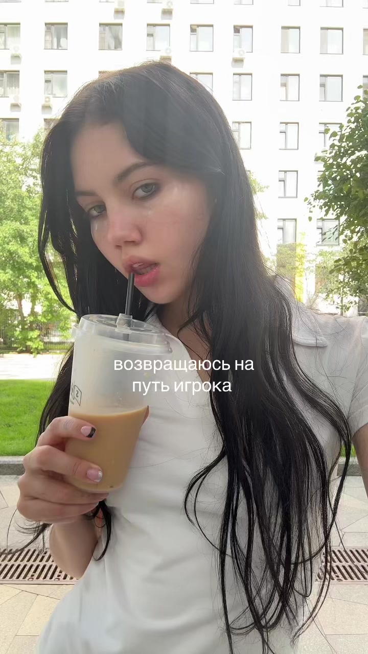 @<4