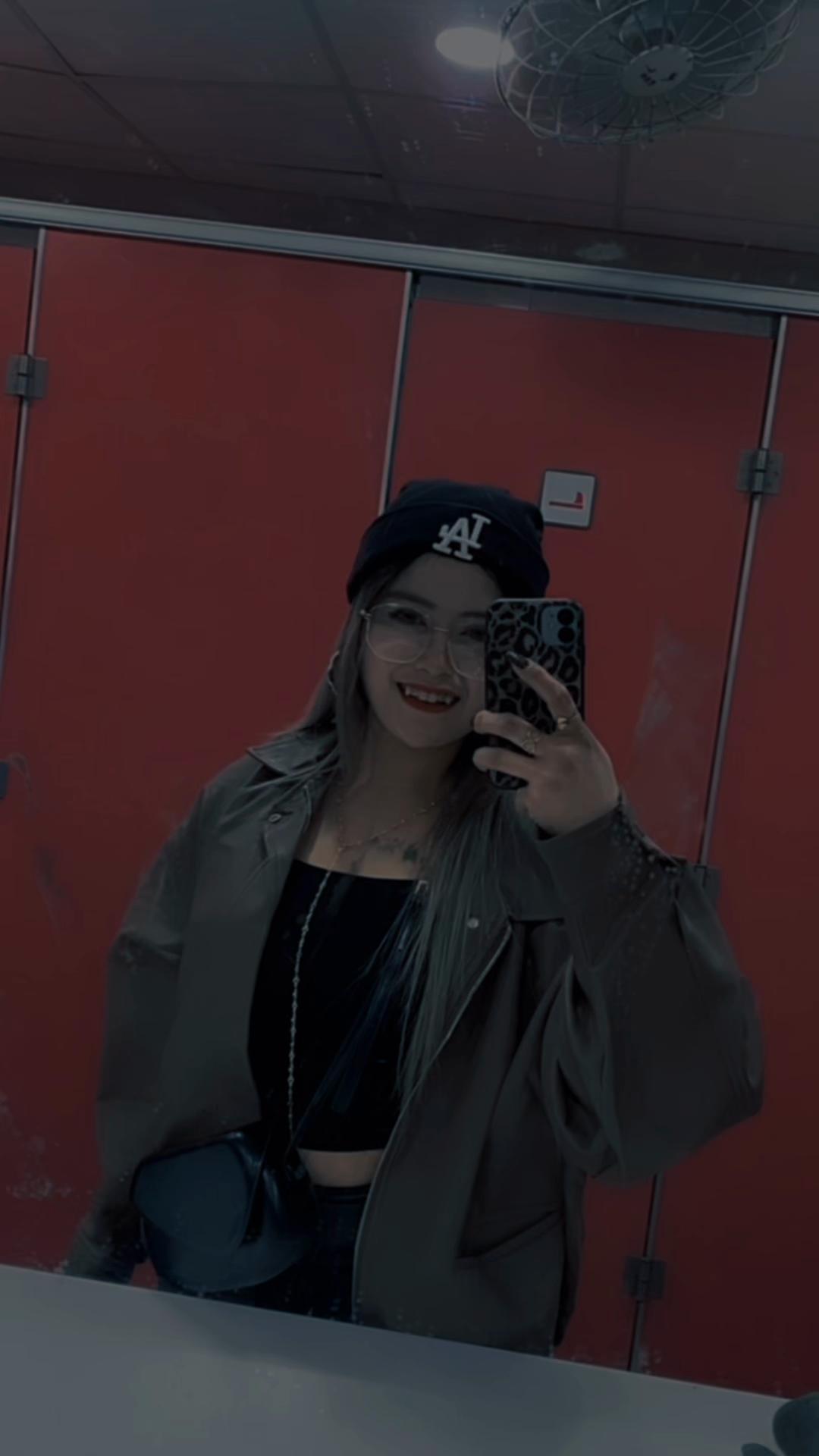 @๐๐๐๐ซ_๐๐ ๐๐ฌ๐ซฆ๐ฆ