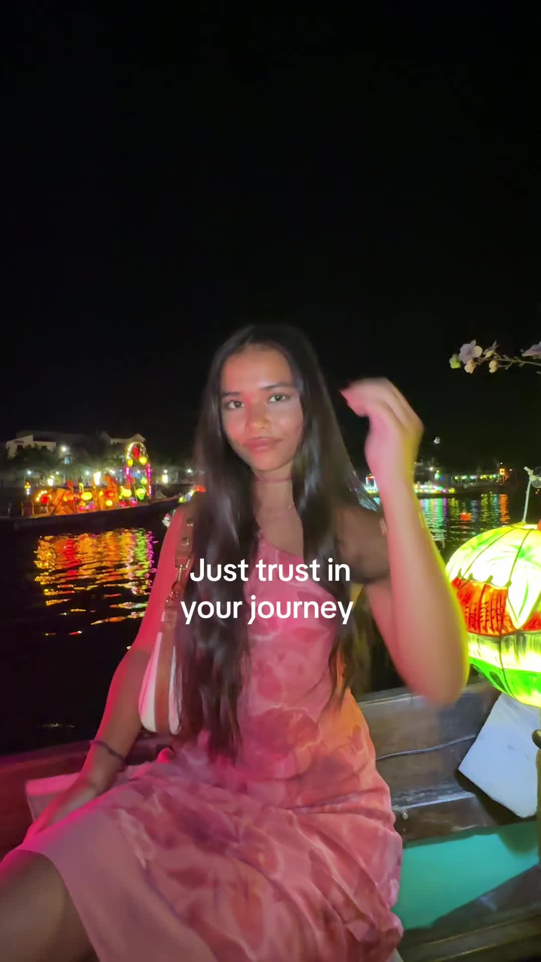 @larafromthailand