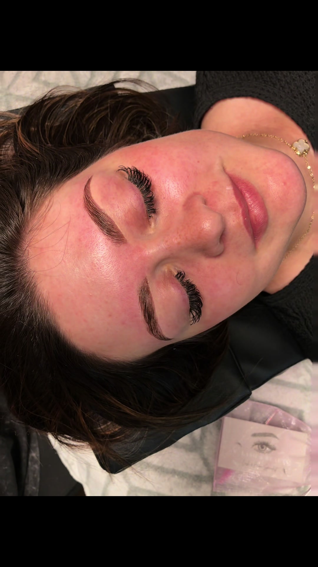 @Victoria | LASH & BROW ARTIST
