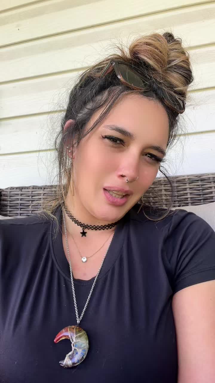 @Witchyshittt