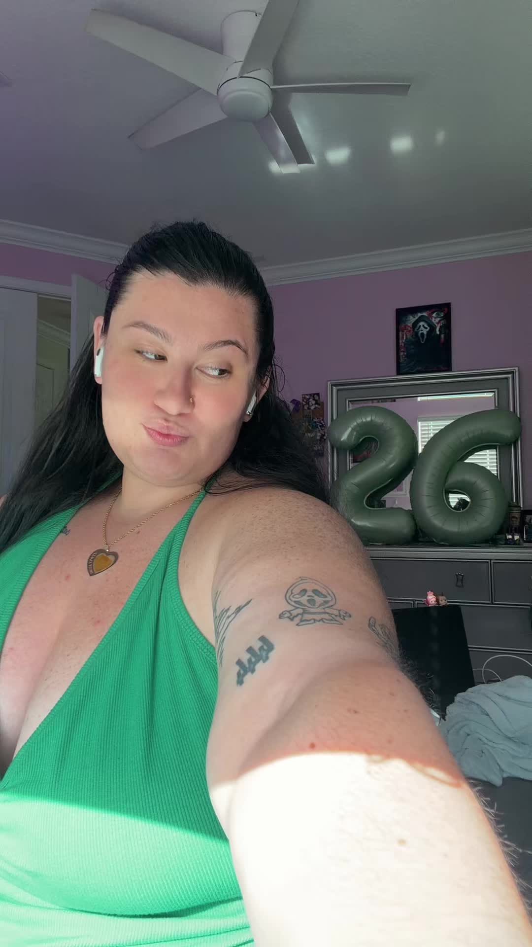 @Katie♉️💚
