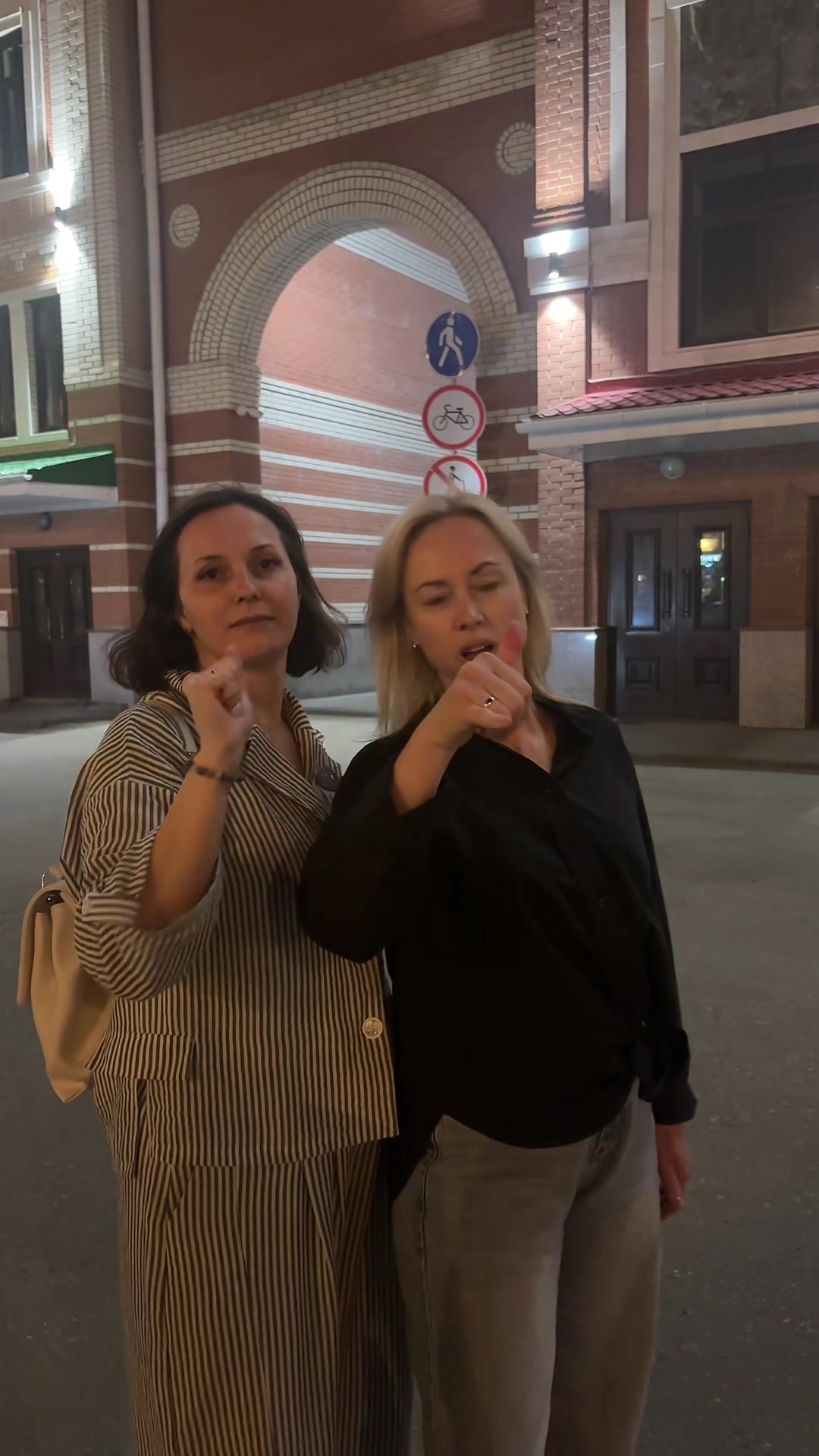 @полина🤲🏻