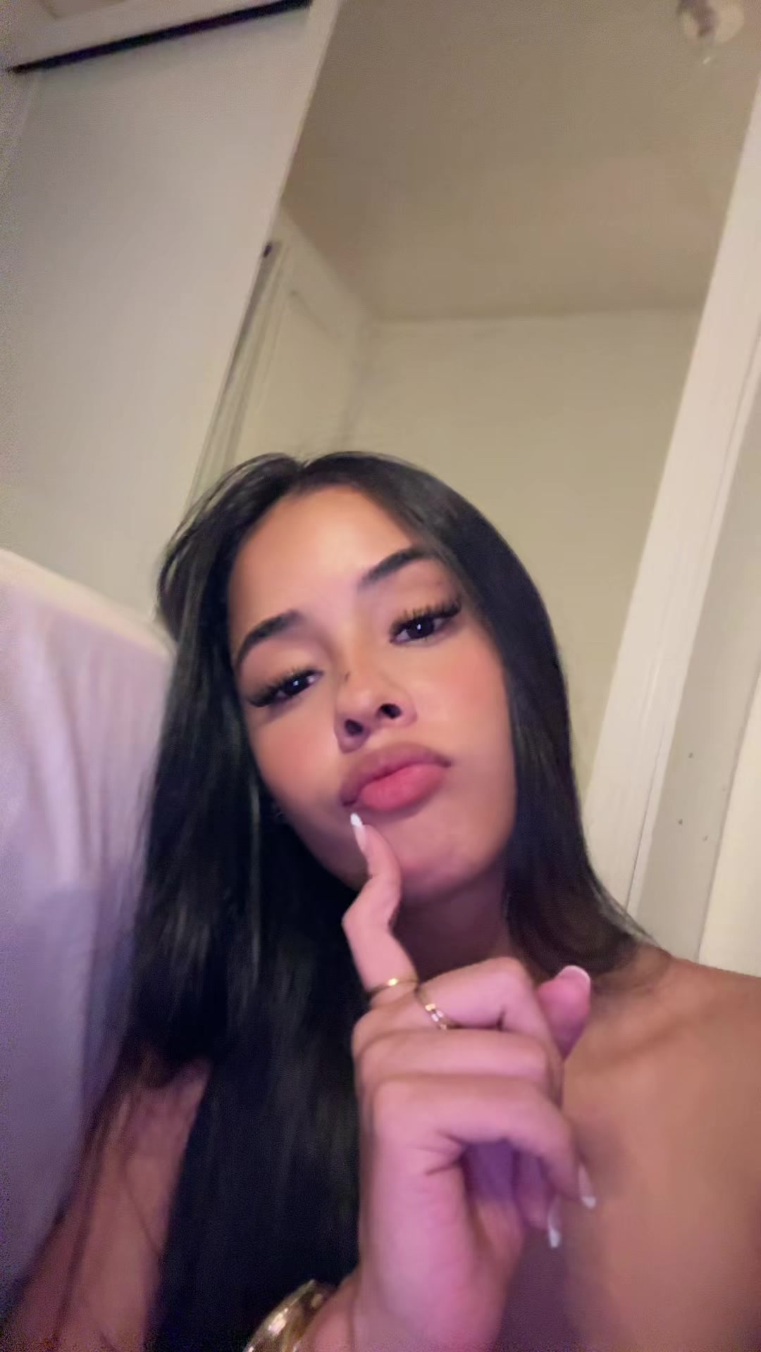 @thaissthefanie_