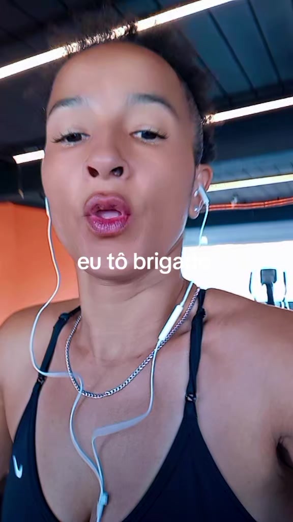 @N&aacute;dia