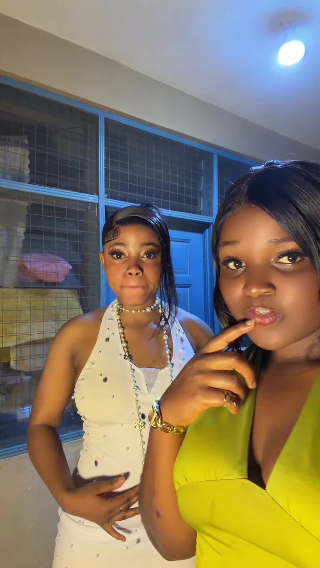 @Madam Bronii🤭🤍💎👩🏫🌎