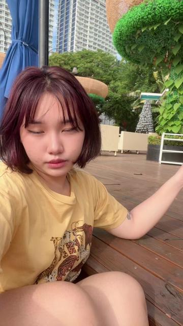@Ah Ri &bull; អា រី