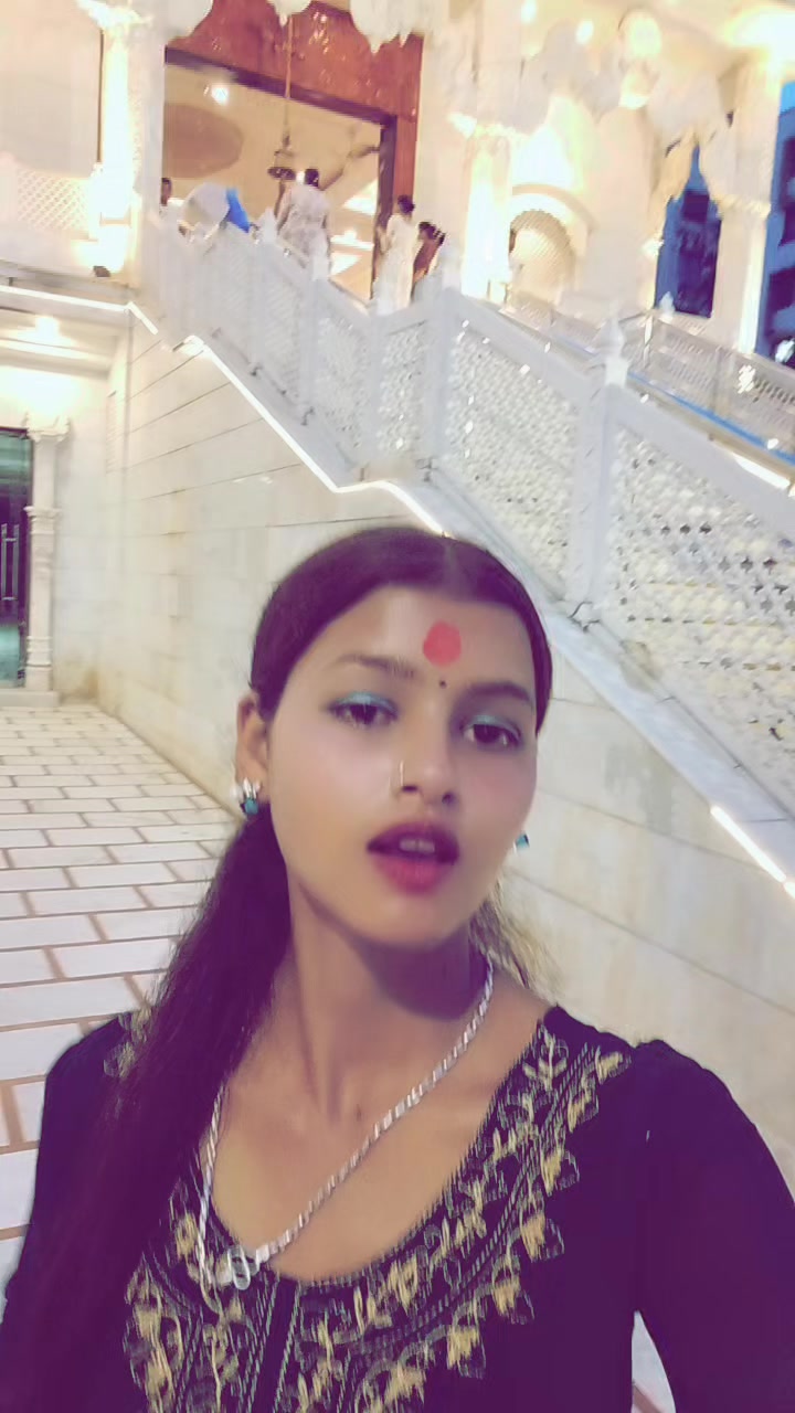 @nishu🦋🥀💫