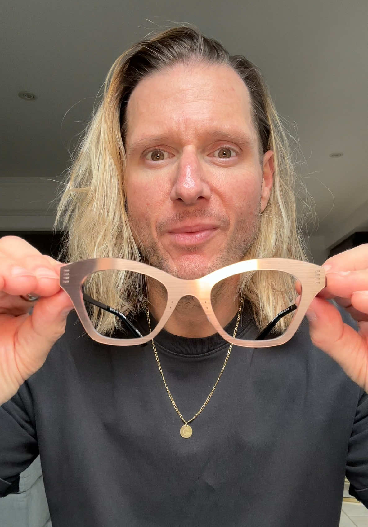@Stevewearsglasses