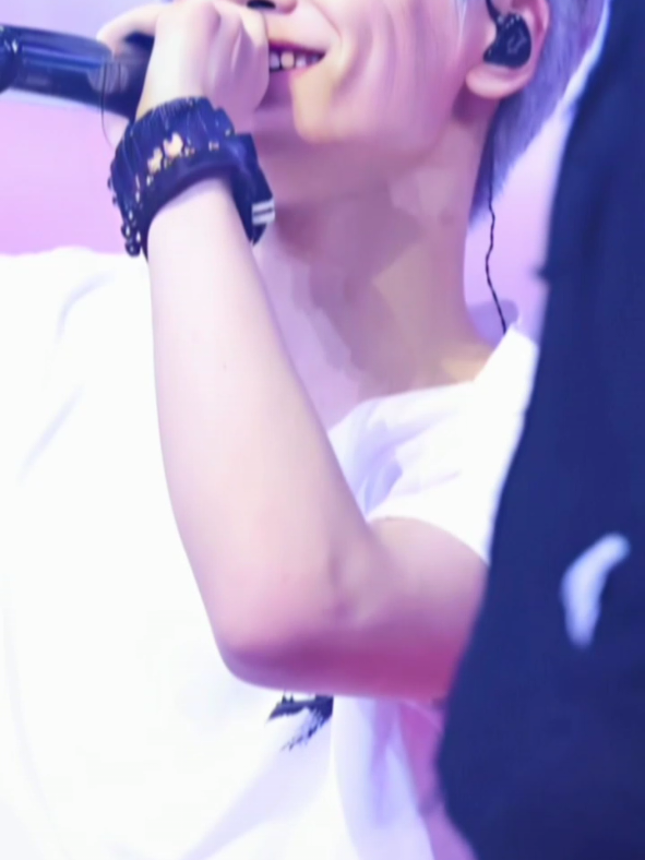 @Hyunjin๐myheart๐ซ๐๐ฐ๐ทSkZ๐ฉธ