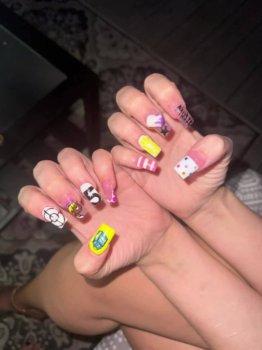 @4_urnailsonly