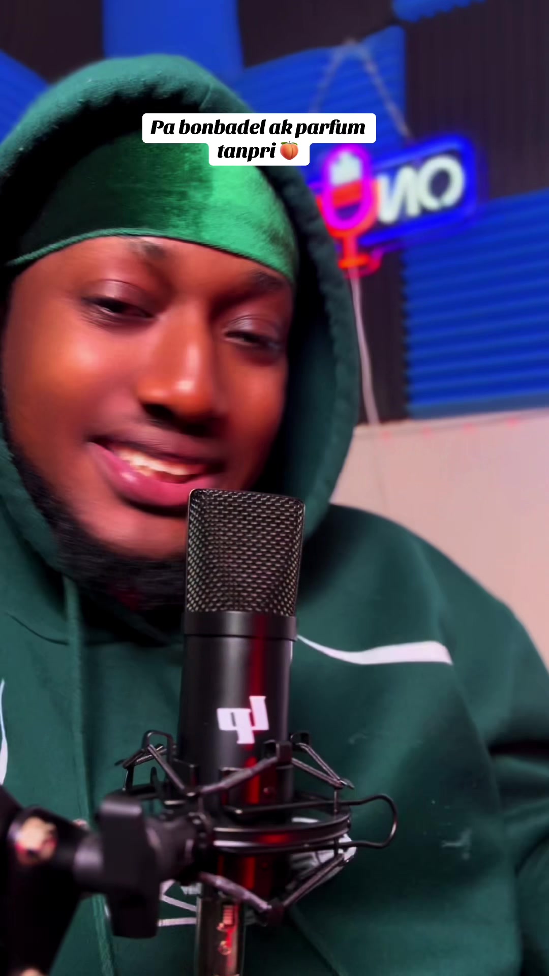 @ℙ𝕪𝕧𝕠 𝕆𝕟 𝕋𝕙𝕖 𝕄𝕚𝕔🎙️
