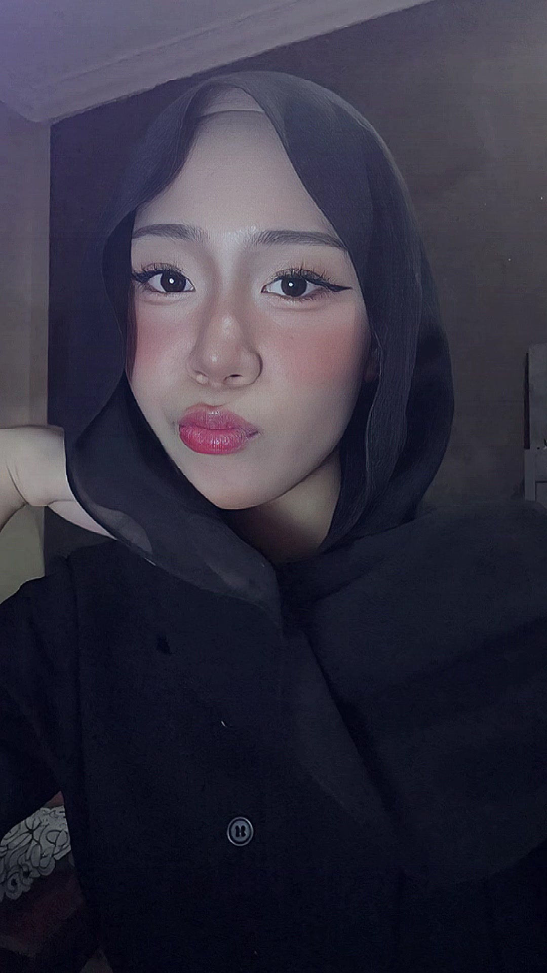 @isyanell