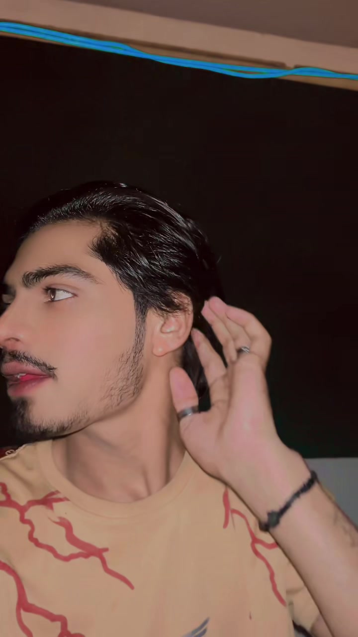 @معصوم پرندہ ظالم شکاری🦜🐦🥷