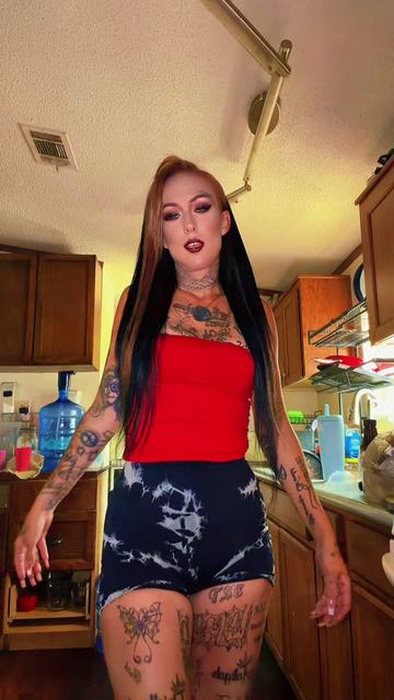 @ғͫʊͦcͭкͪɳͣ Tattedmommy420