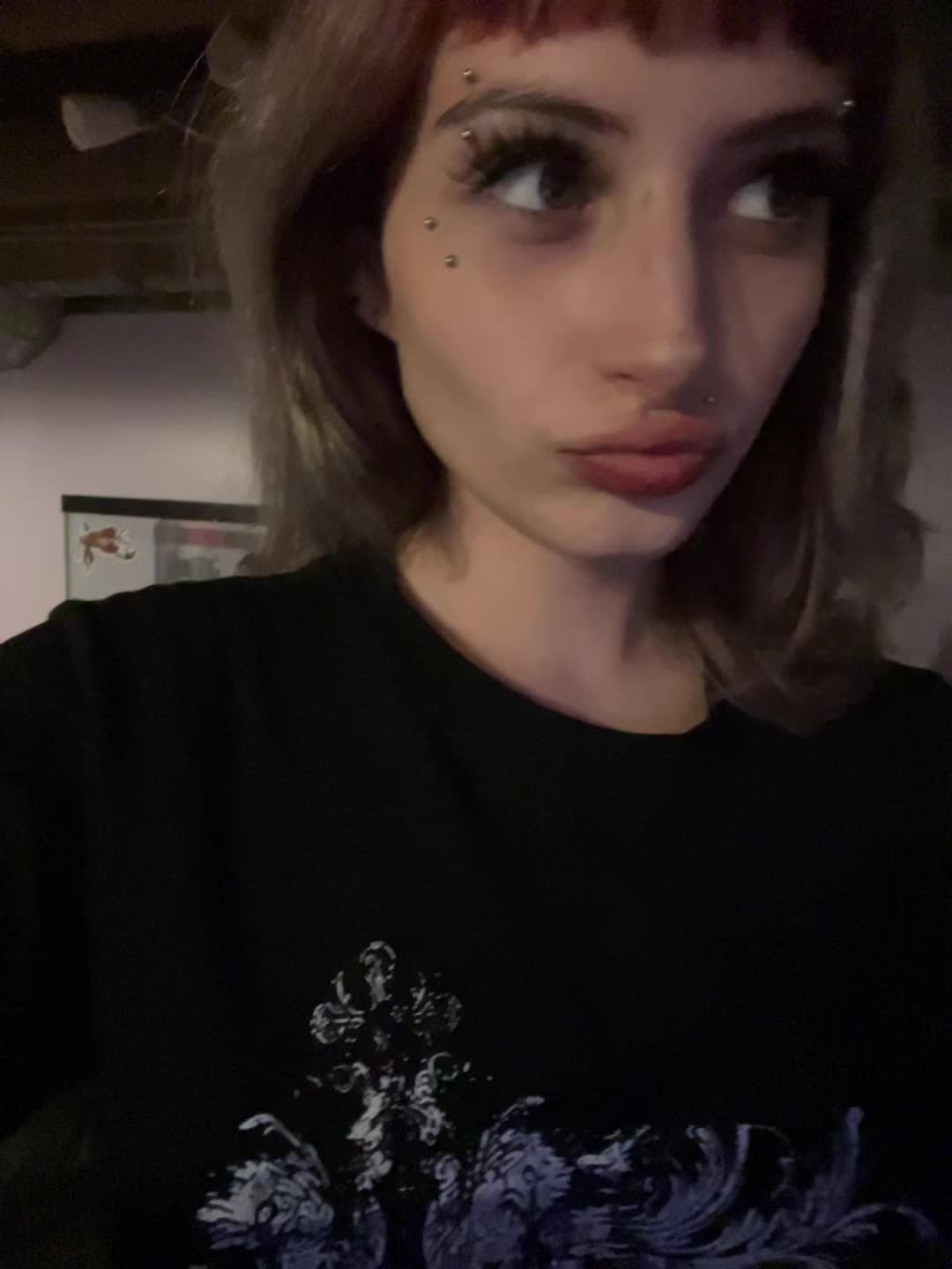 @delilah 🐝💛