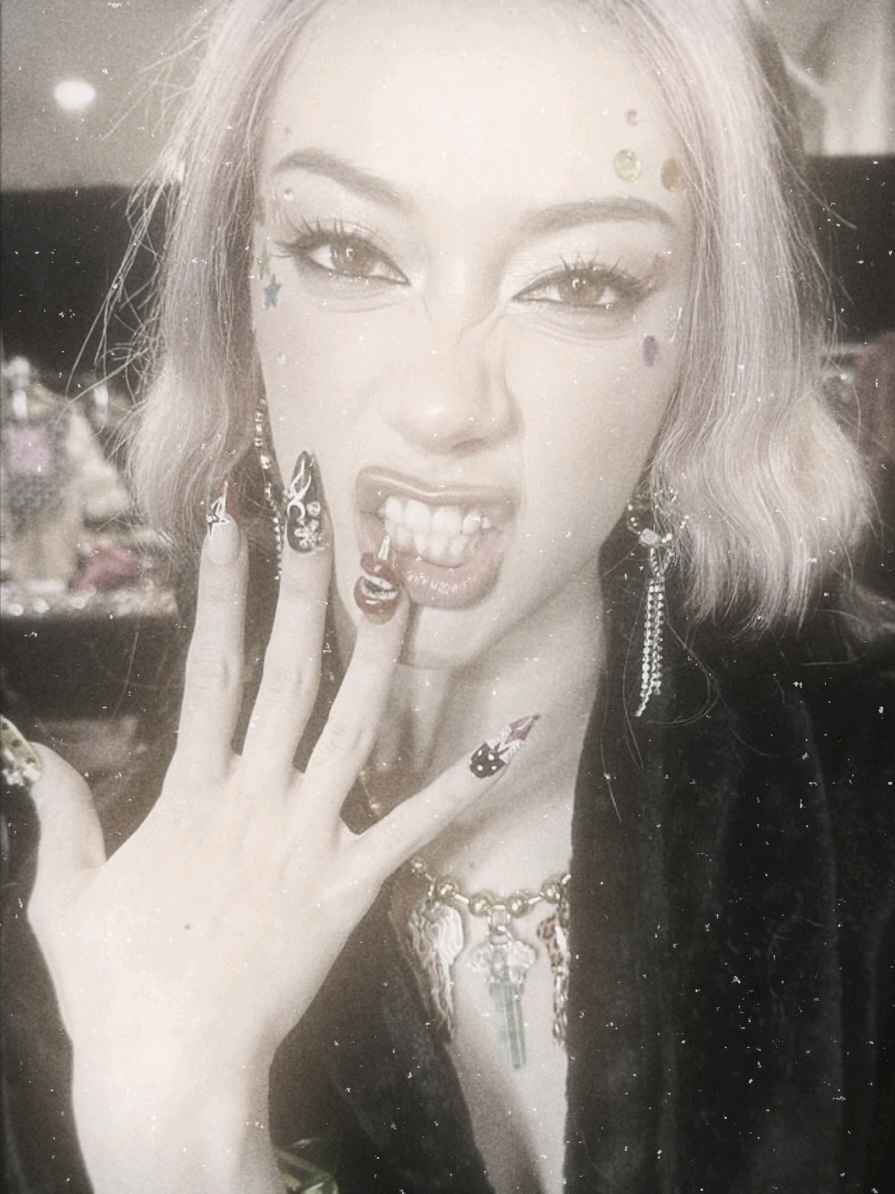 @Ɲɪкαα³⁰⁺˚. ᵎᵎ