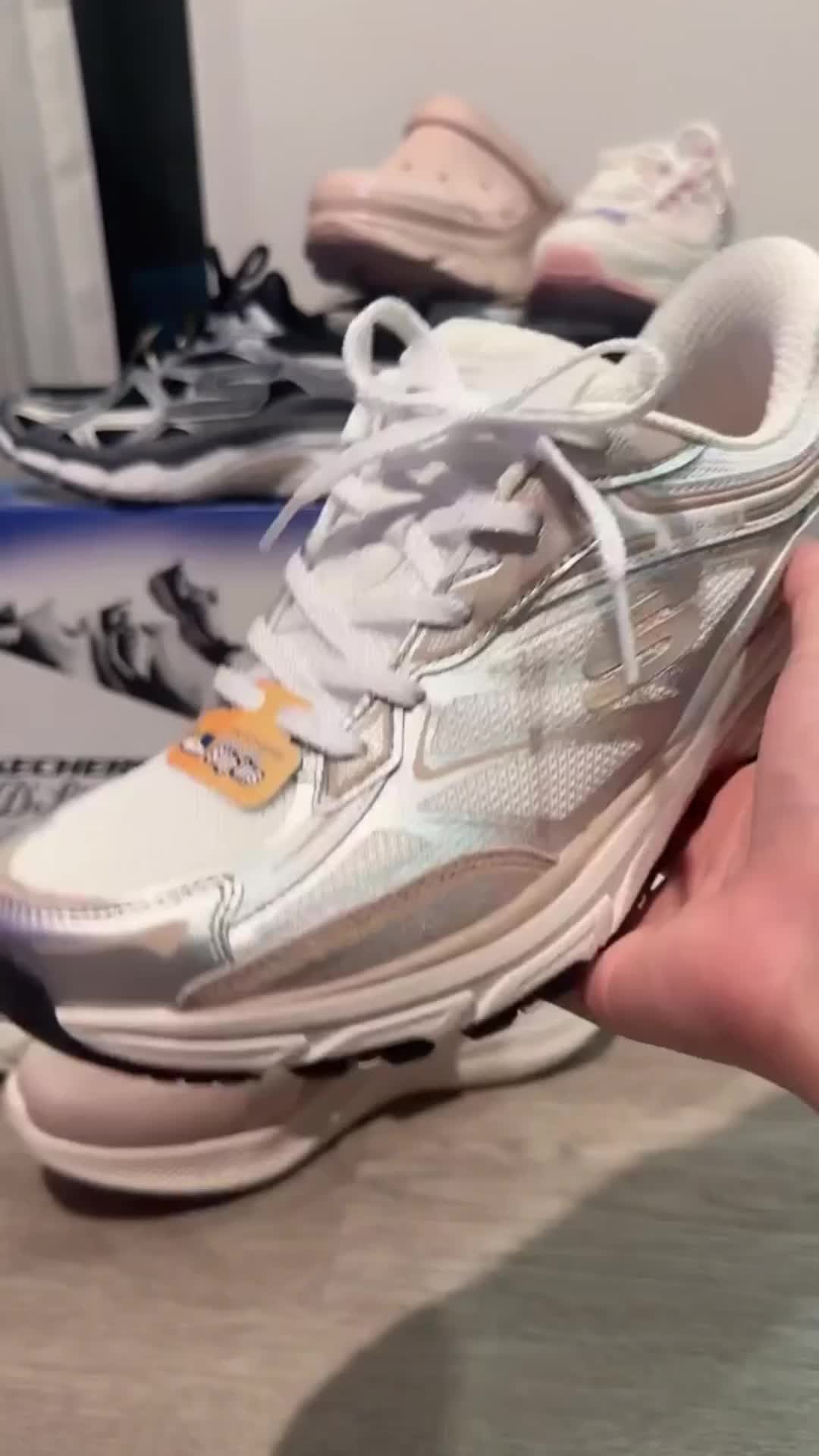 @K.S6titchSkechers