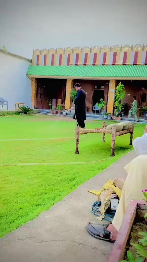 @akhonzada_chattan