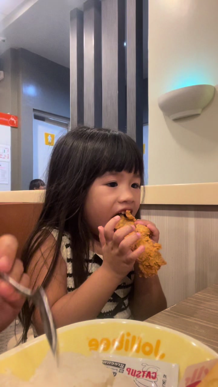 @Kiara-Kaori Twins