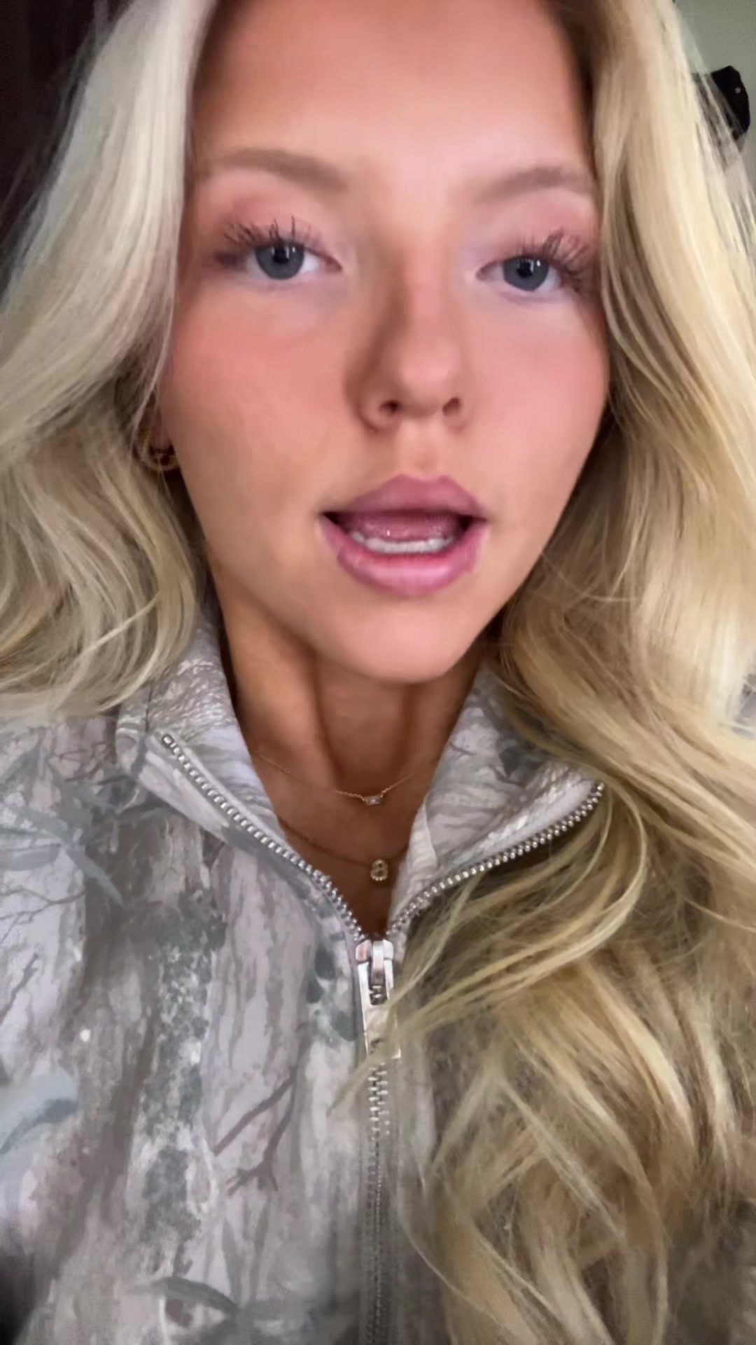 @👱🏼♀️