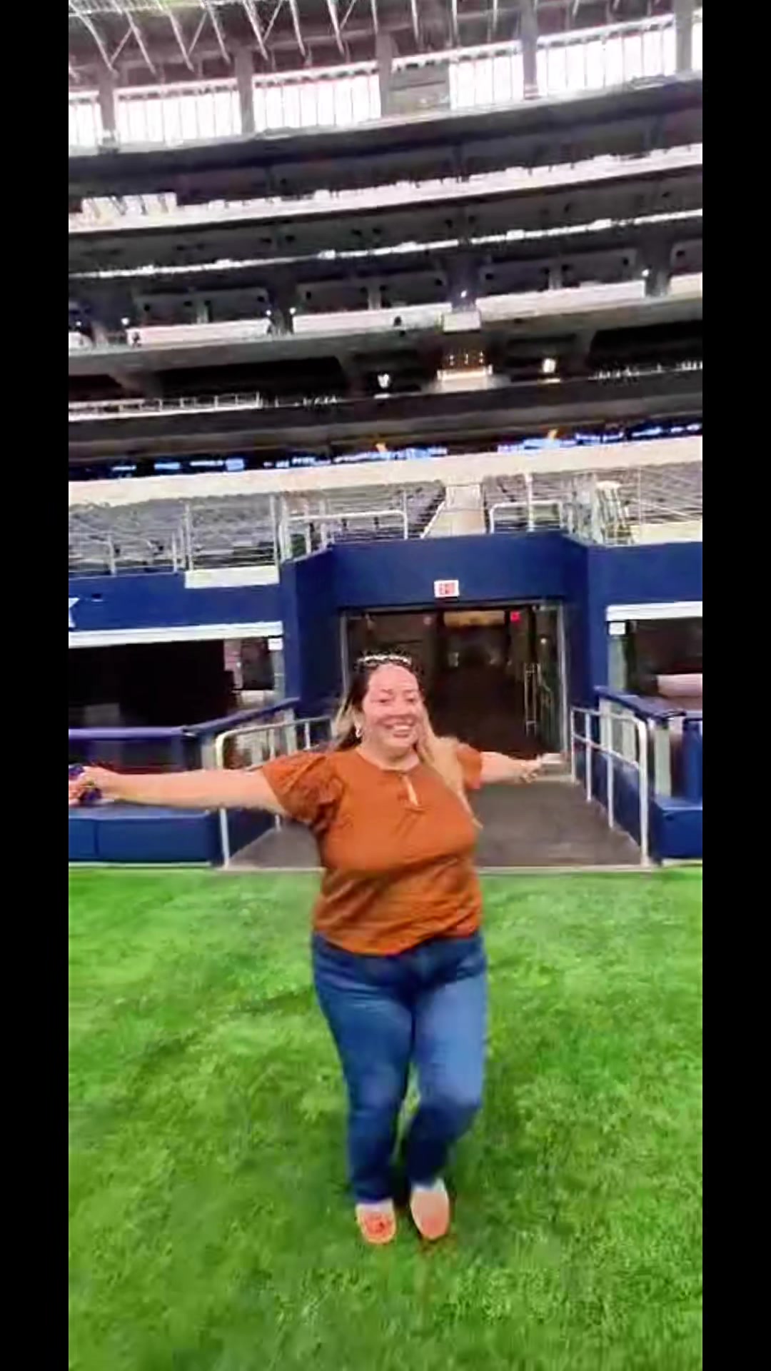 @FraidesellsDFW