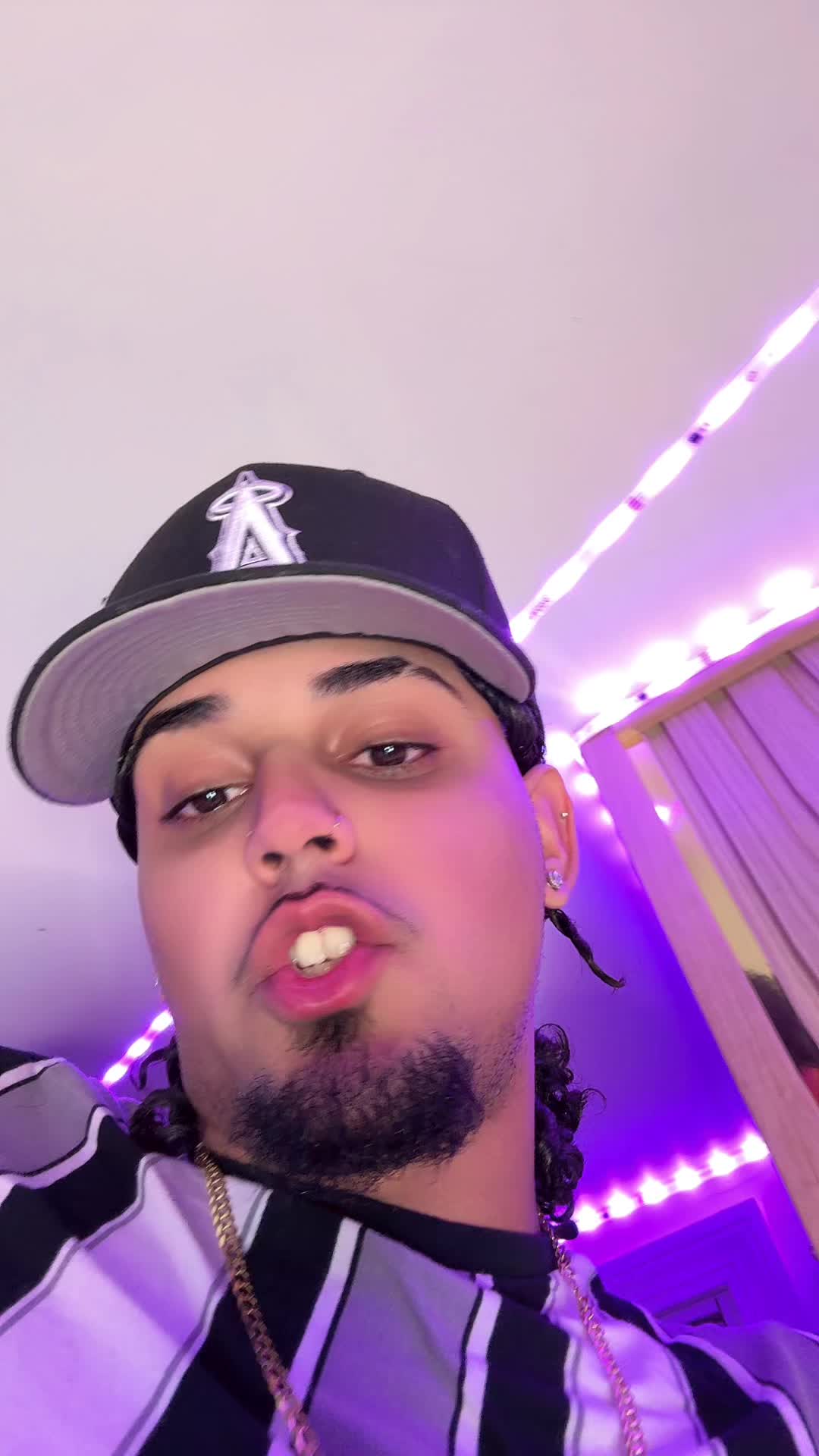 @ANYELO 🌬️🦀