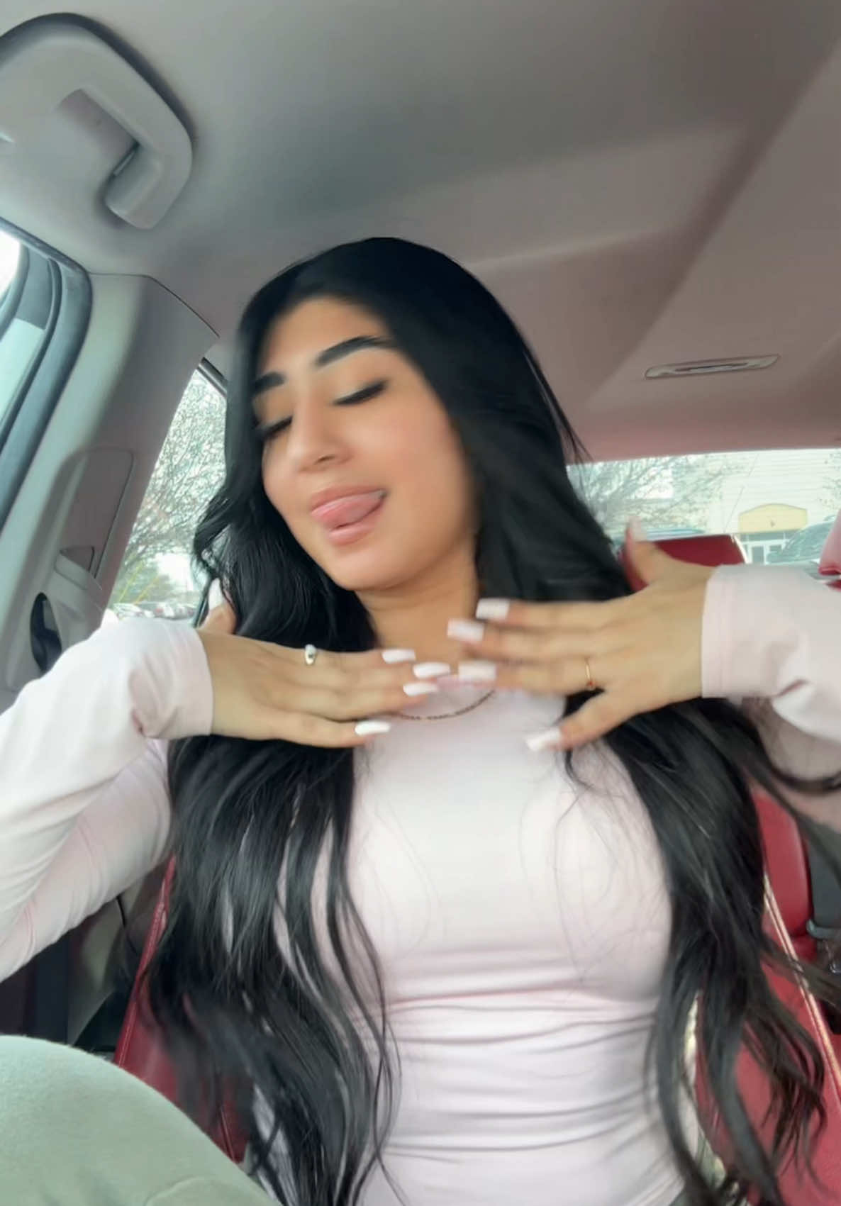 @Nayeli