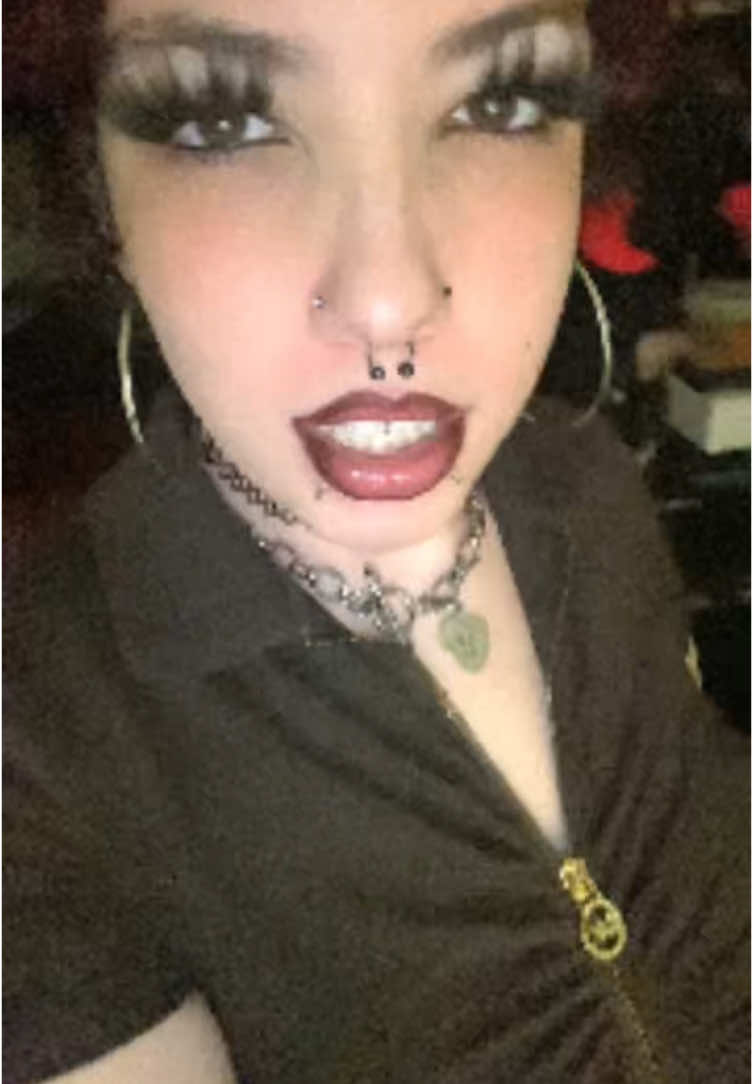 @🦇 ☆  E  ☆ 🦇