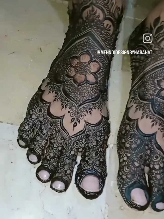 @Mehndi design by Nabahat