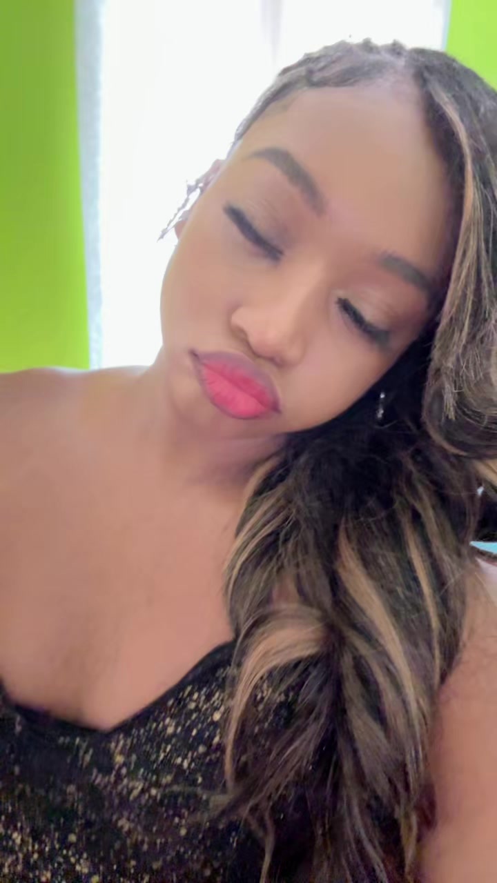 @QueenB2Z