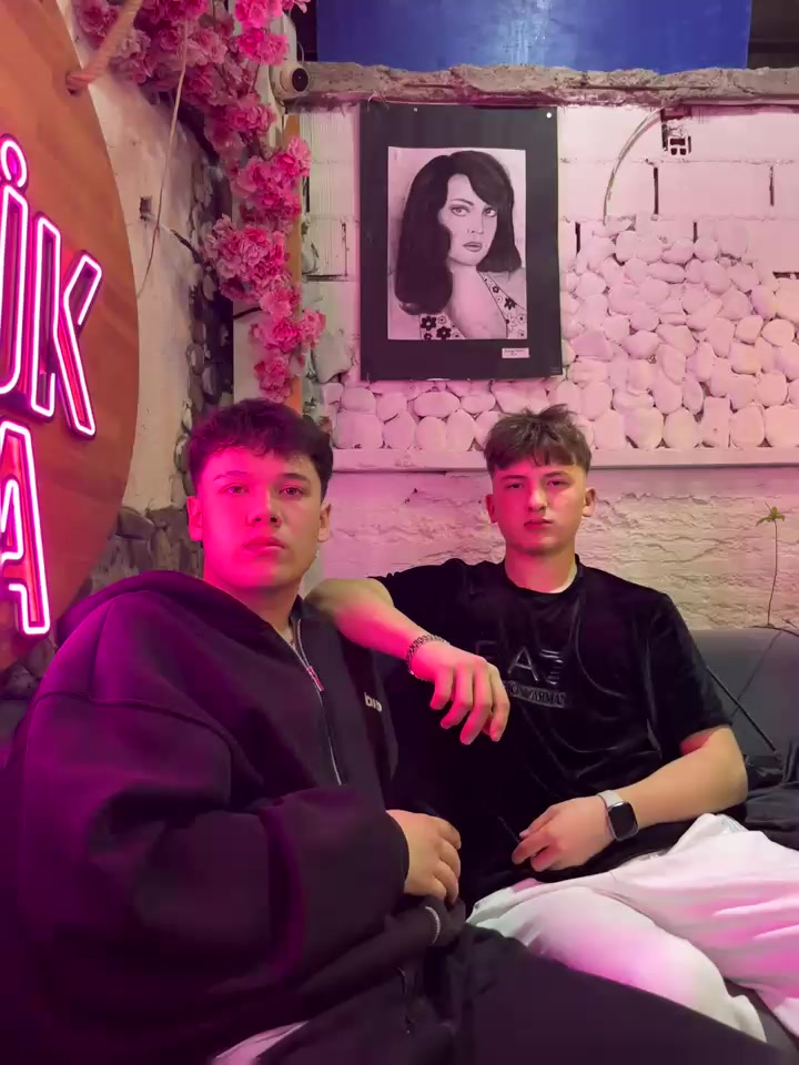 @ÇEKİCİİ ÇOCUUKK 😜