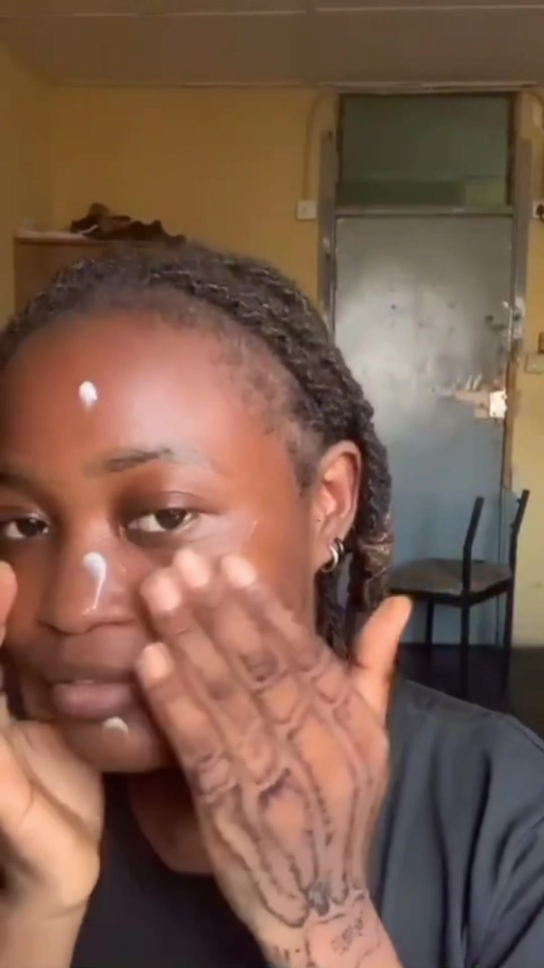 @Girl_on_locs