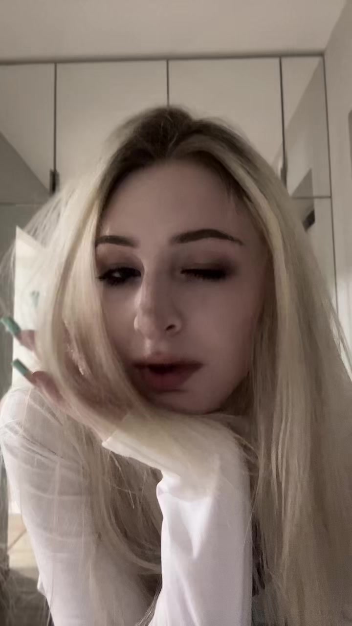 @kisswnnyc