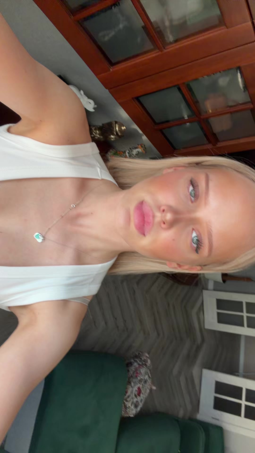 @👩🏼